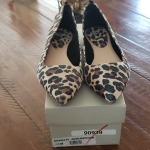 7.5 BP leopard print point flats